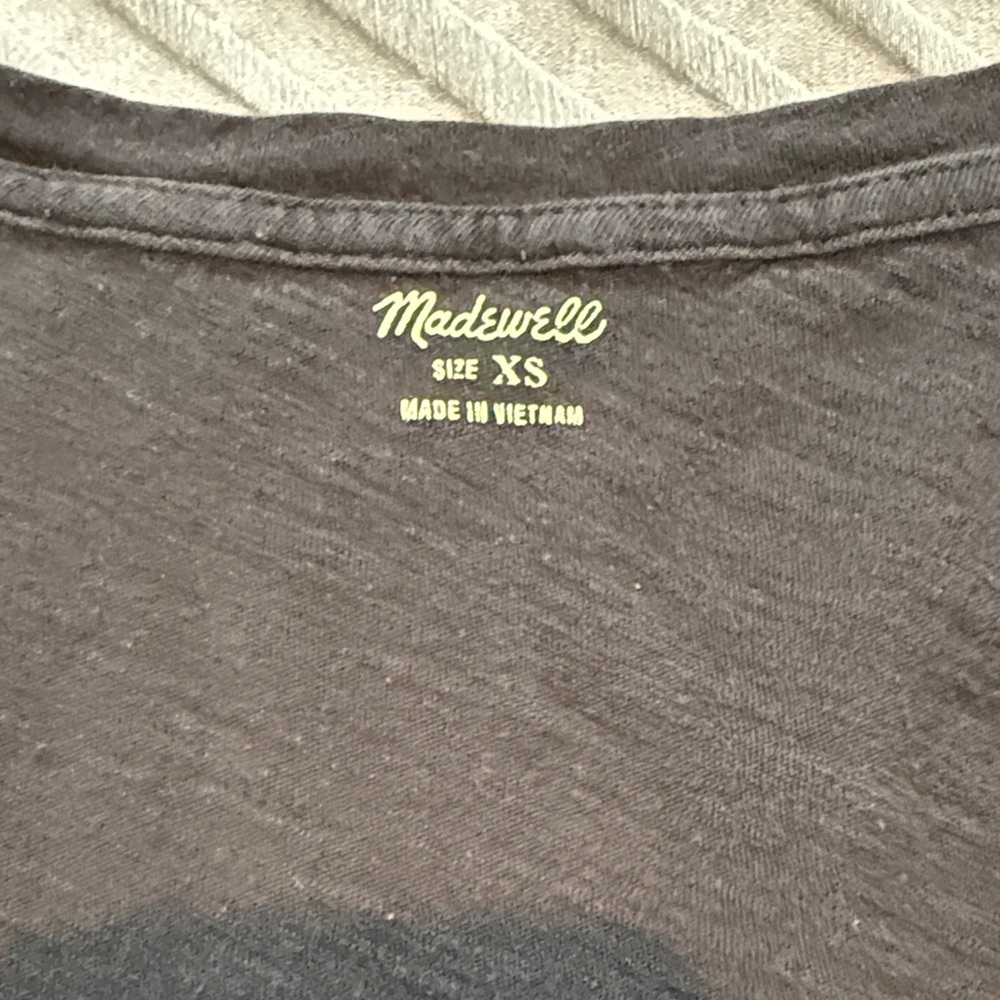 Madewell V-Neck Pocket Tee - Picture 2 of 6